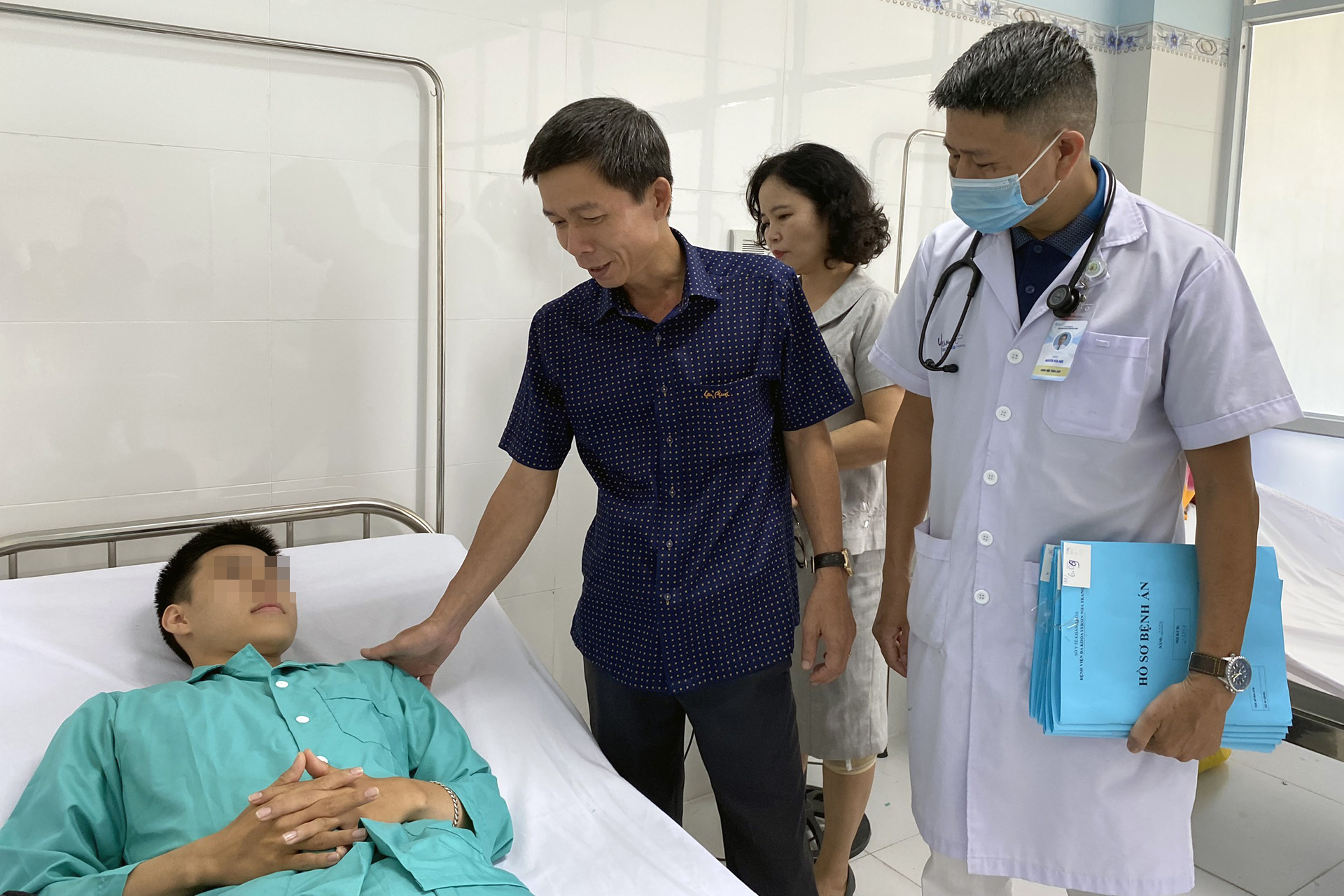 tiem com ga nhan loi va ho tro gan 500 trieu tien vien phi cho cac benh nhan24 tiem com ga nhan loi va ho tro gan 500 trieu tien vien phi cho cac benh nhan24