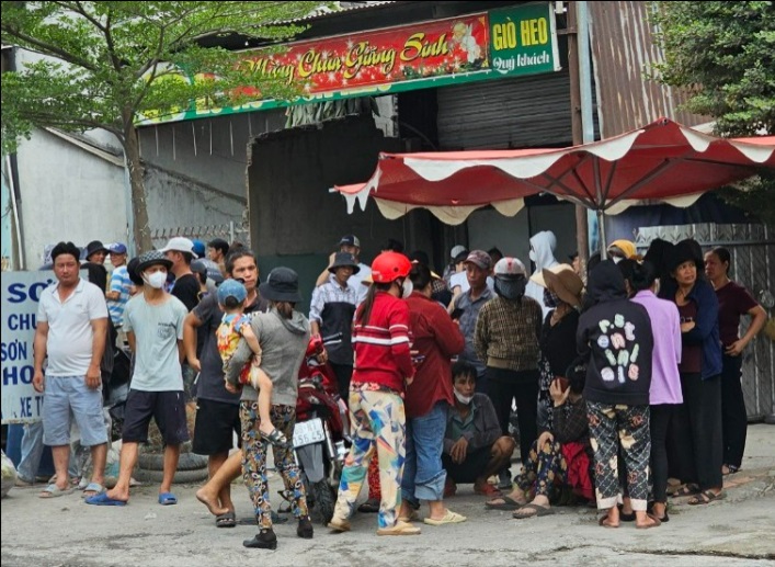 be gai 11 tuoi gap nan tren duong di hoc ve nguoi me gao khoc goi ten con be gai 11 tuoi gap nan tren duong di hoc ve nguoi me gao khoc goi ten con