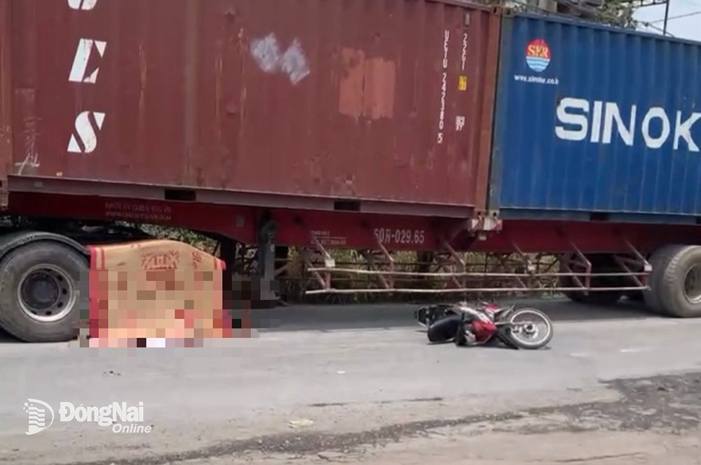 be gai 11 tuoi gap nan tren duong di hoc ve nguoi me gao khoc goi ten con2 be gai 11 tuoi gap nan tren duong di hoc ve nguoi me gao khoc goi ten con2
