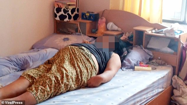 kinh hai nhin vo dot tu tren giuong chong khoc nghen khi biet thu pham chinh la mon qua vua tang1 kinh hai nhin vo dot tu tren giuong chong khoc nghen khi biet thu pham chinh la mon qua vua tang1