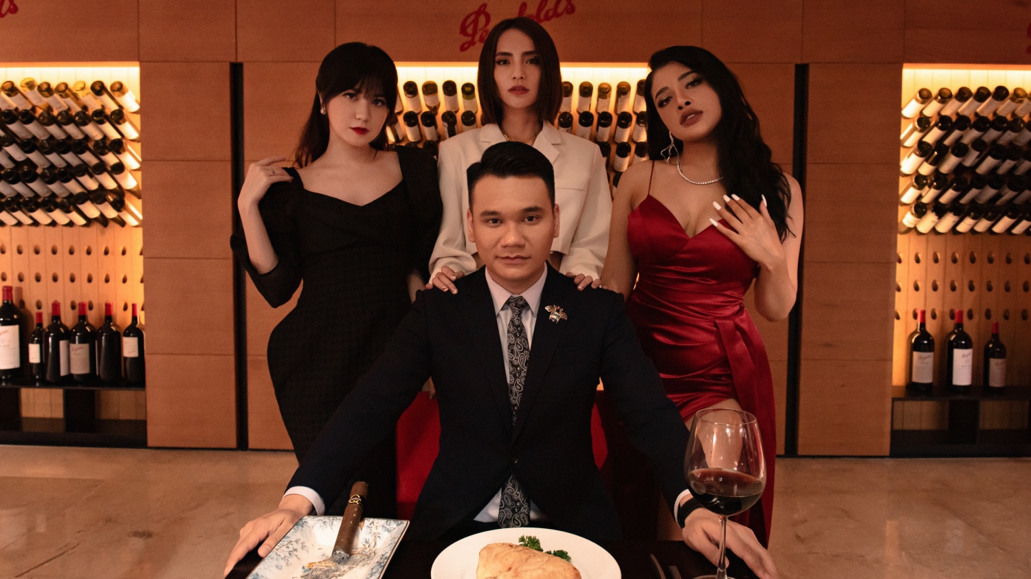 khac viet tung chieu tan gai bach phat bach trung nhung hoa ra chi la mot cu lua2