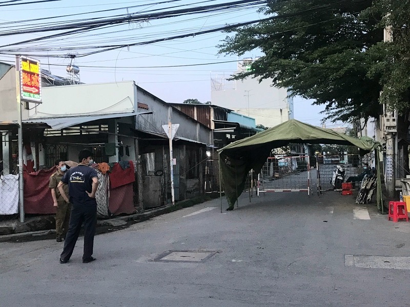 binh duong phong toa mot khu pho do co nguoi nghi nhiem covid 19