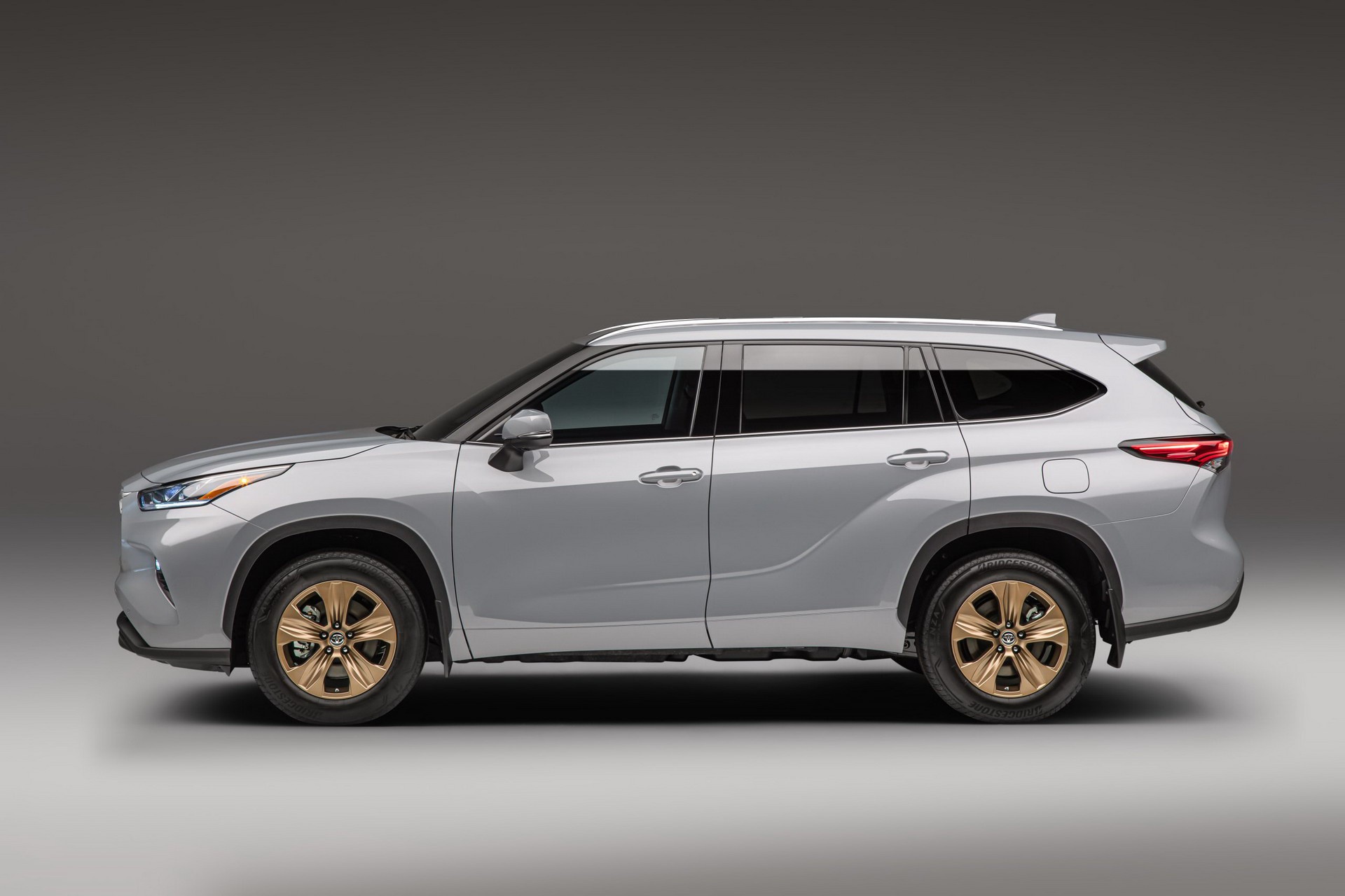 toyota highlander 2022 ra mat mau dong doc quyen voi nhieu trang bi an tuong31 toyota highlander 2022 ra mat mau dong doc quyen voi nhieu trang bi an tuong31