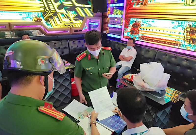 da nang 11 nguoi tu tap hat karaoke giua mua dich covid 19