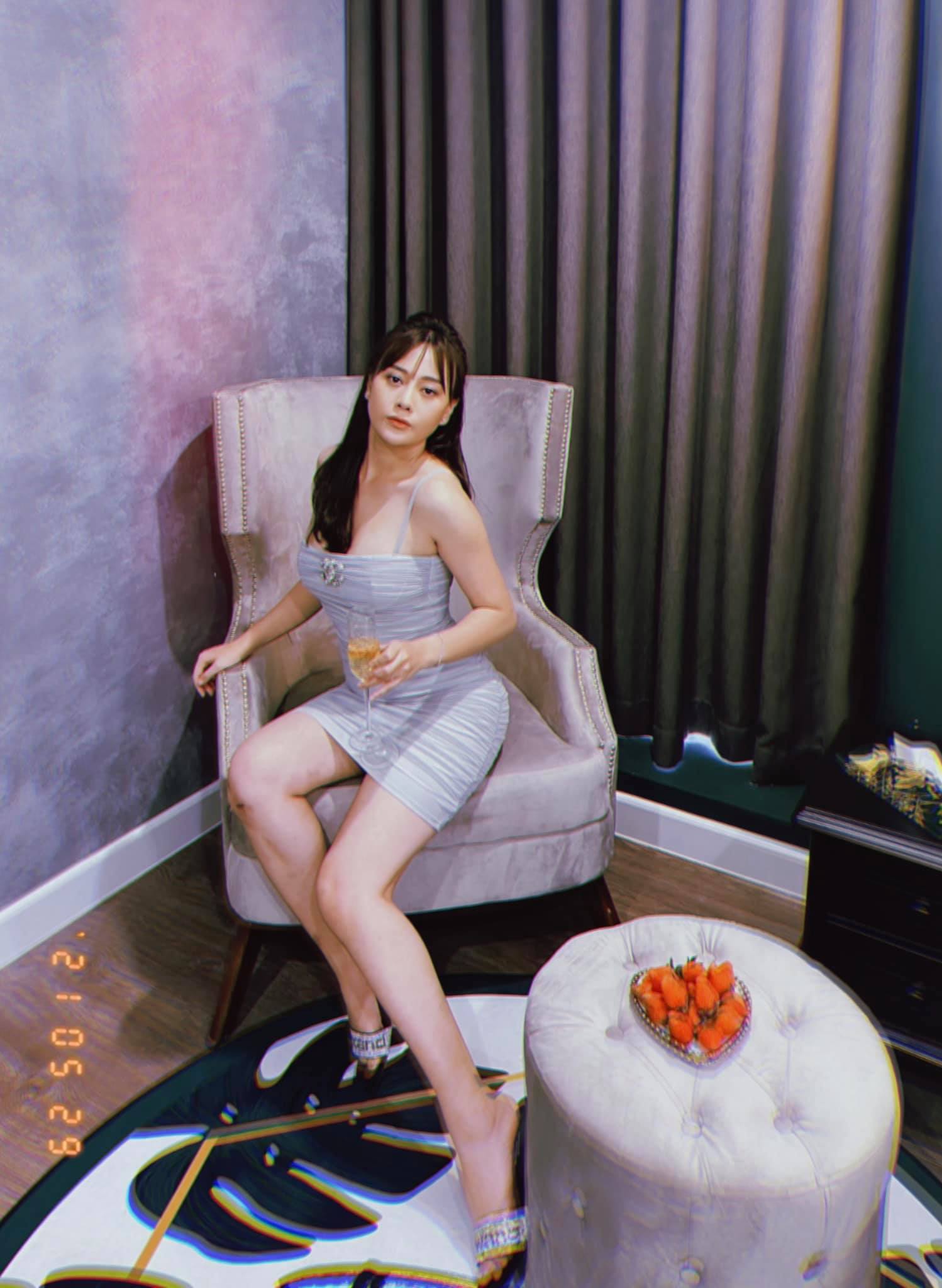 dang anh khoe 3 vong cang tran quynh bup be bi fan nam soi diem khac la tren co the4 dang anh khoe 3 vong cang tran quynh bup be bi fan nam soi diem khac la tren co the4