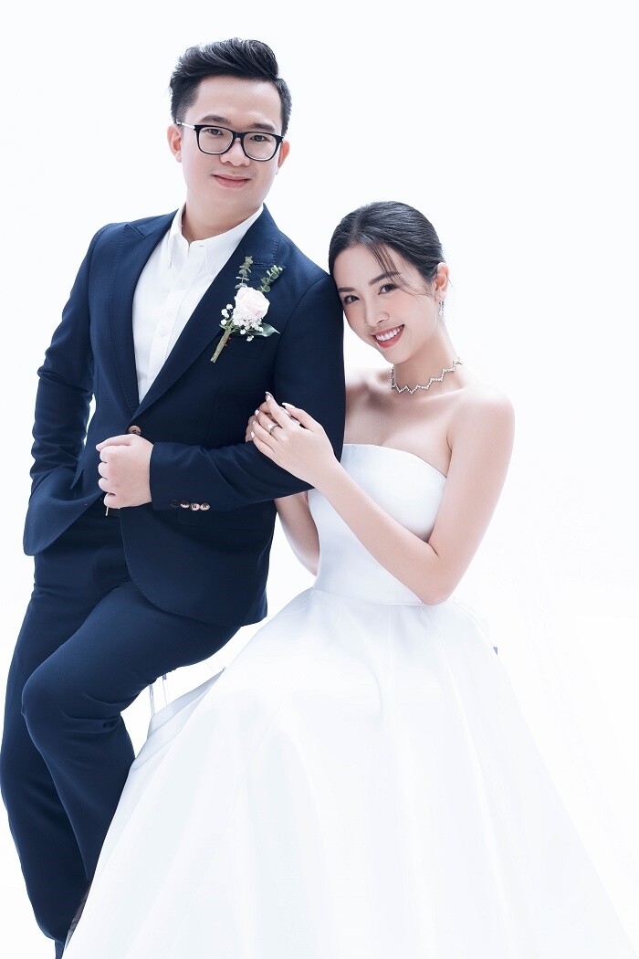 a hau thuy an tha rong khoe vong 1 ho hung bo vay nua kin nua ho khien ai nay me man5 a hau thuy an tha rong khoe vong 1 ho hung bo vay nua kin nua ho khien ai nay me man5