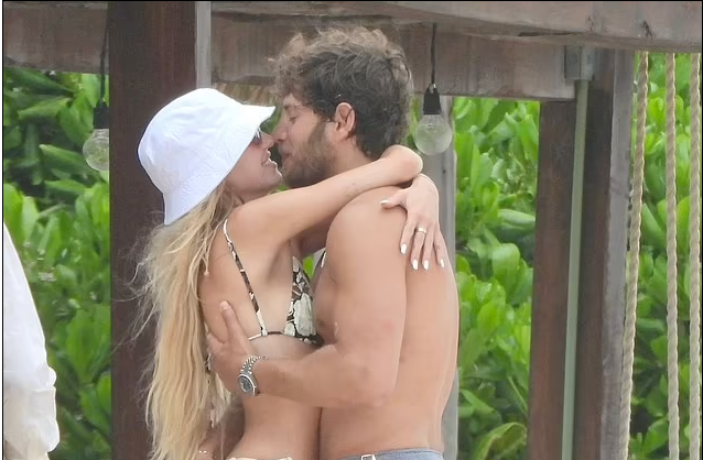 nang mau delilah hamlin dien bikini boc lua pho dien than hinh nuot na van nguoi me1