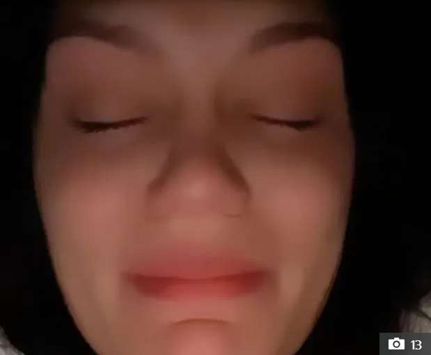 jessi j bat khoc tren livestream vi bi trao nguoc axit can benh nghiem trong de doa su nghiep ca hat2 jessi j bat khoc tren livestream vi bi trao nguoc axit can benh nghiem trong de doa su nghiep ca hat2