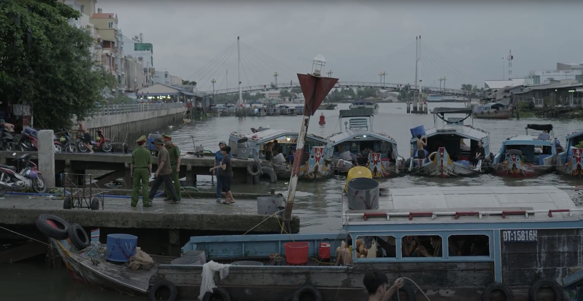 trang ti huu khang xuat hien trong phim ngan ga hoan luong2 trang ti huu khang xuat hien trong phim ngan ga hoan luong2
