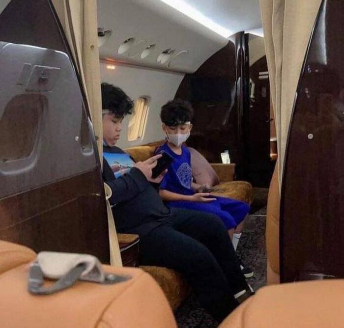 chong cu le quyen choi lon thue chuyen co khung dua con trai di du lich giua mua dich1 chong cu le quyen choi lon thue chuyen co khung dua con trai di du lich giua mua dich1