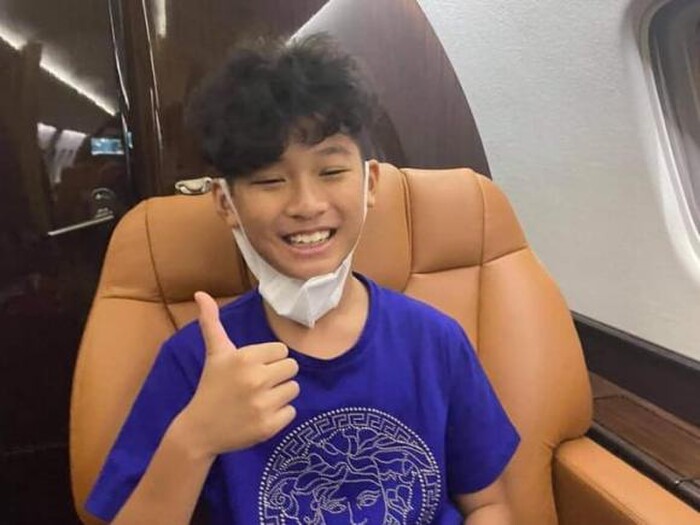 chong cu le quyen choi lon thue chuyen co khung dua con trai di du lich giua mua dich2 chong cu le quyen choi lon thue chuyen co khung dua con trai di du lich giua mua dich2