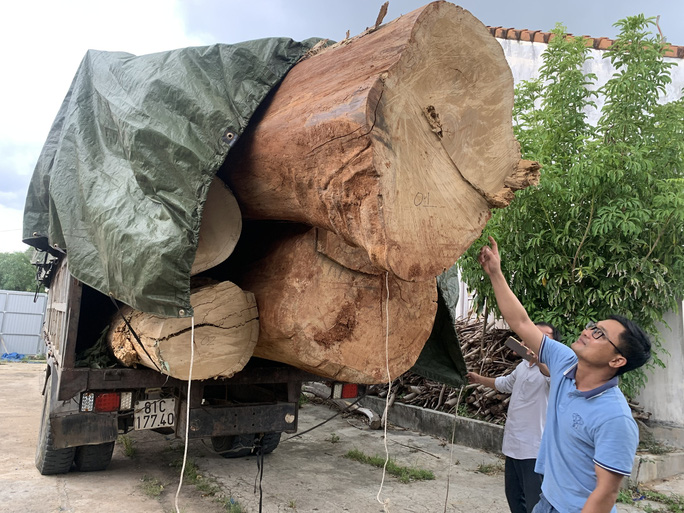 vu xe cho hon 20 m3 go bi tam giu ong chu doanh nghiep tiet lo chi tiet bat thuong1 vu xe cho hon 20 m3 go bi tam giu ong chu doanh nghiep tiet lo chi tiet bat thuong1