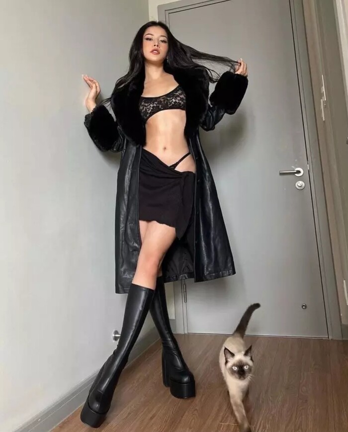 chi pu dien noi y xuyen thau khoe vong 3 nhuc nhoi vuong nghi an dao nhai stylist nuoc ngoai3 chi pu dien noi y xuyen thau khoe vong 3 nhuc nhoi vuong nghi an dao nhai stylist nuoc ngoai3