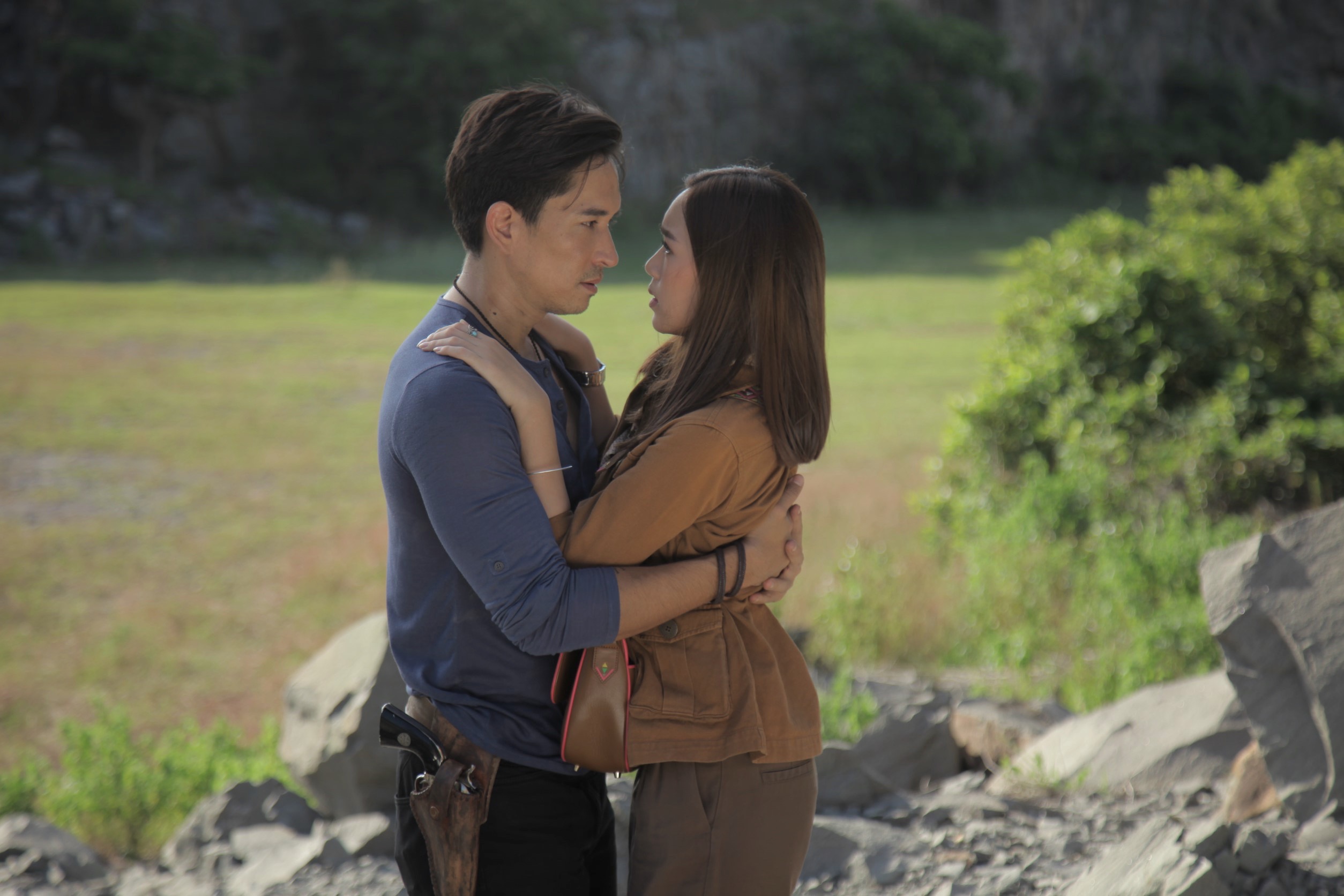 man nhan voi dan trai xinh gai dep trong bo phim gia tuong den tu thai vung dat huyen bi2