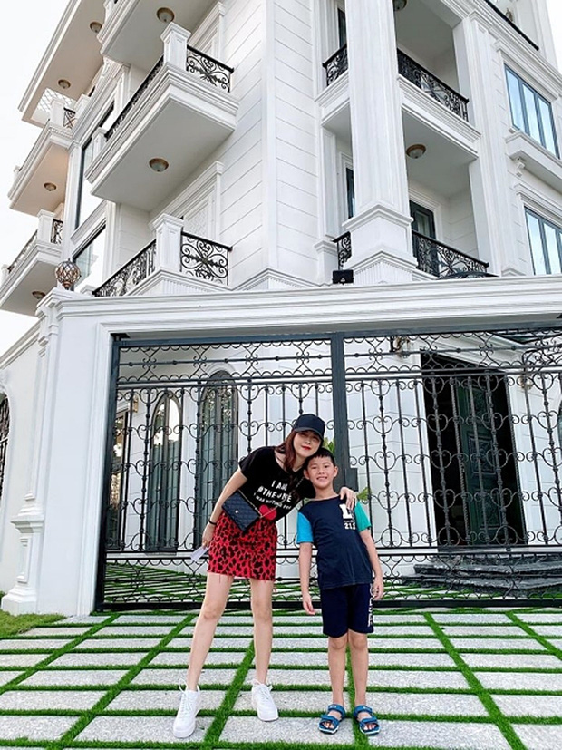 ben trong can biet thu 2 trieu usd cua vo chong dang khoi long lay khong kem gi lau dai2 ben trong can biet thu 2 trieu usd cua vo chong dang khoi long lay khong kem gi lau dai2