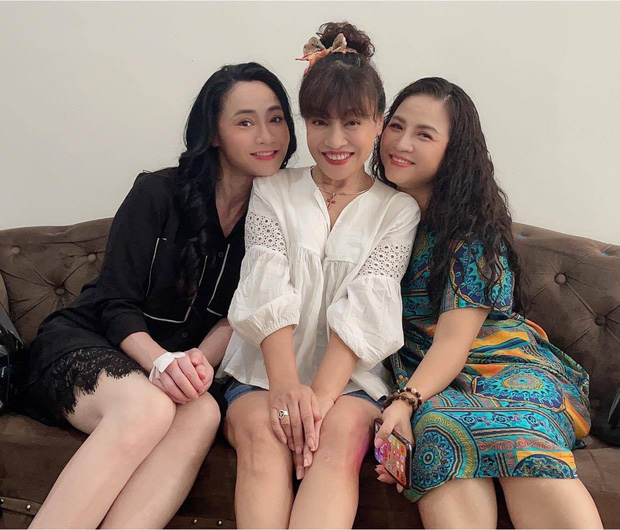 buc anh hoi ngo 3 ba me hot nhat huong vi tinh than gay bao mang xa hoi1 buc anh hoi ngo 3 ba me hot nhat huong vi tinh than gay bao mang xa hoi1