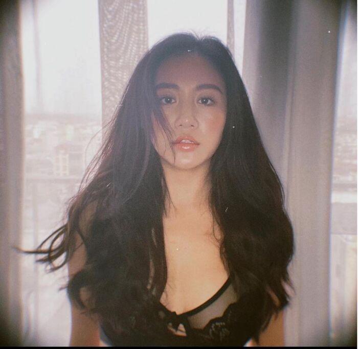 van mai huong khoe body suong suong duong cong nuot na khien nguoi xem dung ngoi khong yen2