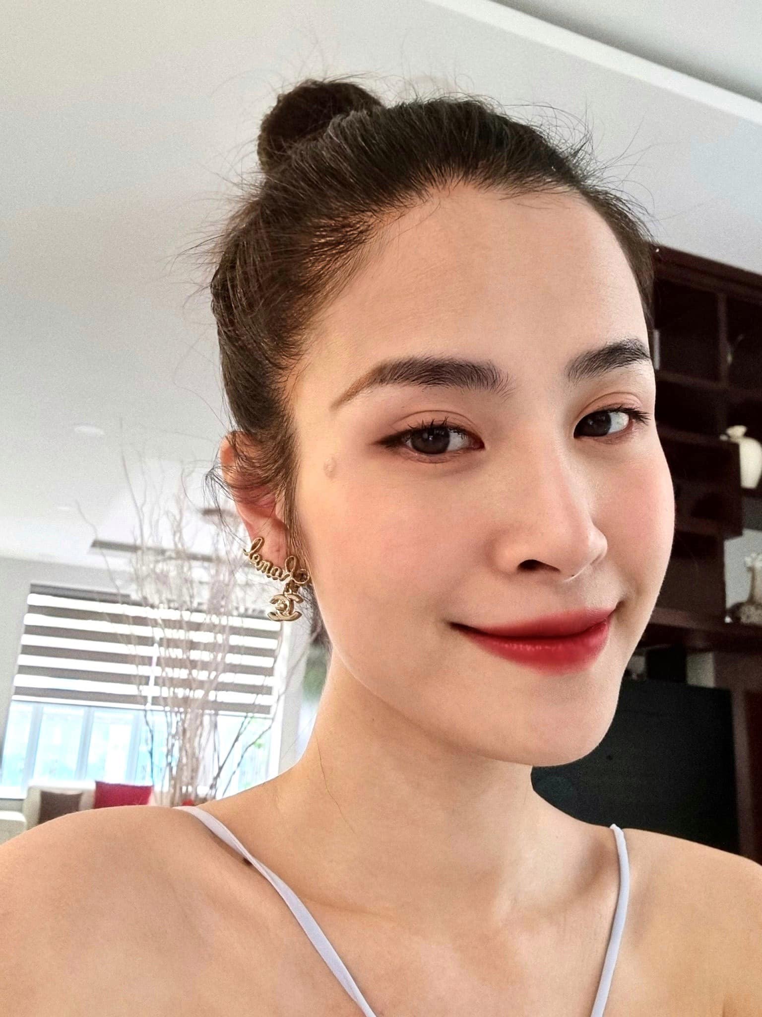 tin tuc giai tri moi nhat ngay 12 8 le quyen dap tra khi loat anh chup voi lam bao chau bi che nhu hai me con2 tin tuc giai tri moi nhat ngay 12 8 le quyen dap tra khi loat anh chup voi lam bao chau bi che nhu hai me con2