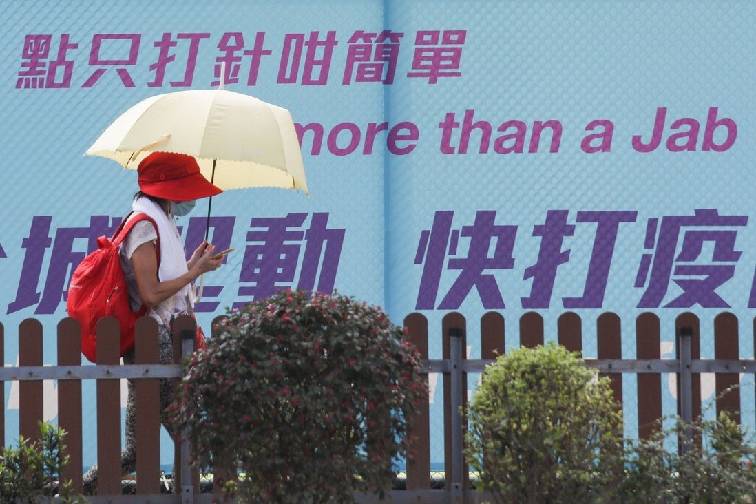 tiem lien tiep 2 mui vaccine ngua covid 19 cho mot nguoi y ta hong kong bi duoi viec1 tiem lien tiep 2 mui vaccine ngua covid 19 cho mot nguoi y ta hong kong bi duoi viec1