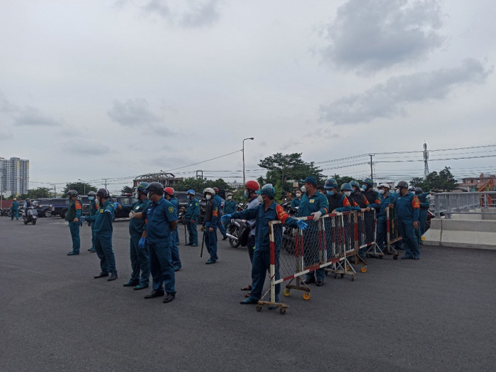tphcm dong nguoi do xo ve que tranh dich cua ngo thanh pho un tac4 tphcm dong nguoi do xo ve que tranh dich cua ngo thanh pho un tac4