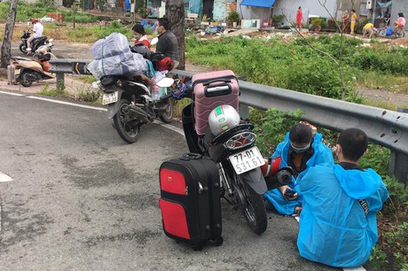 tphcm dong nguoi do xo ve que tranh dich cua ngo thanh pho un tac6 tphcm dong nguoi do xo ve que tranh dich cua ngo thanh pho un tac6