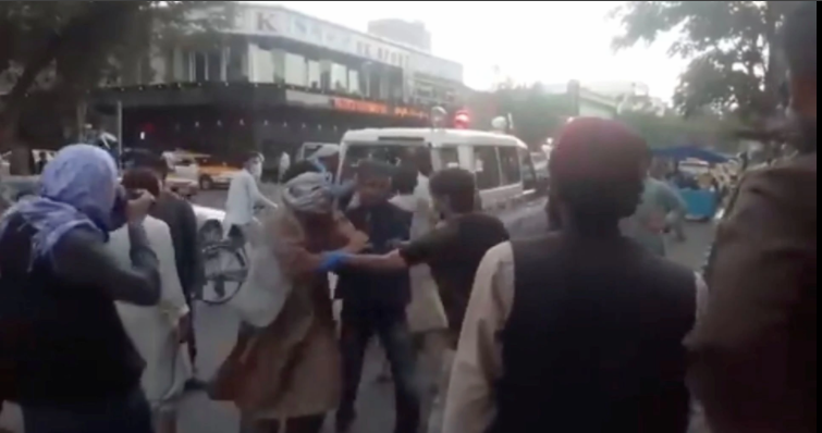 afghanistan gan 30 tay sung tu vong trong vu danh bom ngoai san bay kabul3 afghanistan gan 30 tay sung tu vong trong vu danh bom ngoai san bay kabul3