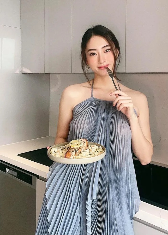 hoa hau luong thuy linh dien vay khoe vong 1 lap lo voc dang chuan chinh khien ai nay nguong mo2 copy 2 hoa hau luong thuy linh dien vay khoe vong 1 lap lo voc dang chuan chinh khien ai nay nguong mo2 copy 2