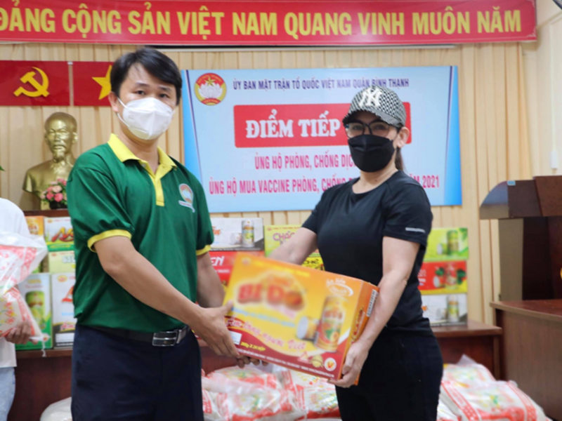 truoc khi mac covid 19 ca si phi nhung tich cuc lam tu thien ho tro ba con mua dich4 truoc khi mac covid 19 ca si phi nhung tich cuc lam tu thien ho tro ba con mua dich4