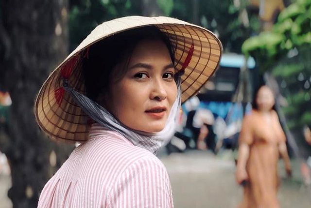 dien vien thuy ha ve nha di con len tieng ve khoan tien ho tro covid 19 cho cac nghe si