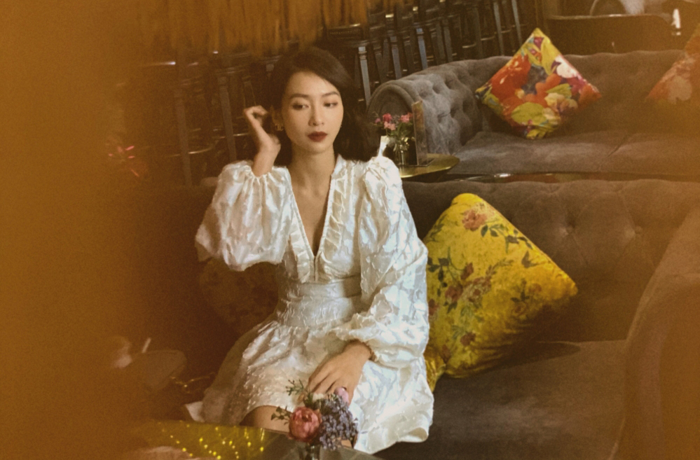 thoi trang cua kha ngan trong 11 thang 5 ngay dam chat tieu thu kieu ky khong kem canh phim han quoc1 thoi trang cua kha ngan trong 11 thang 5 ngay dam chat tieu thu kieu ky khong kem canh phim han quoc1
