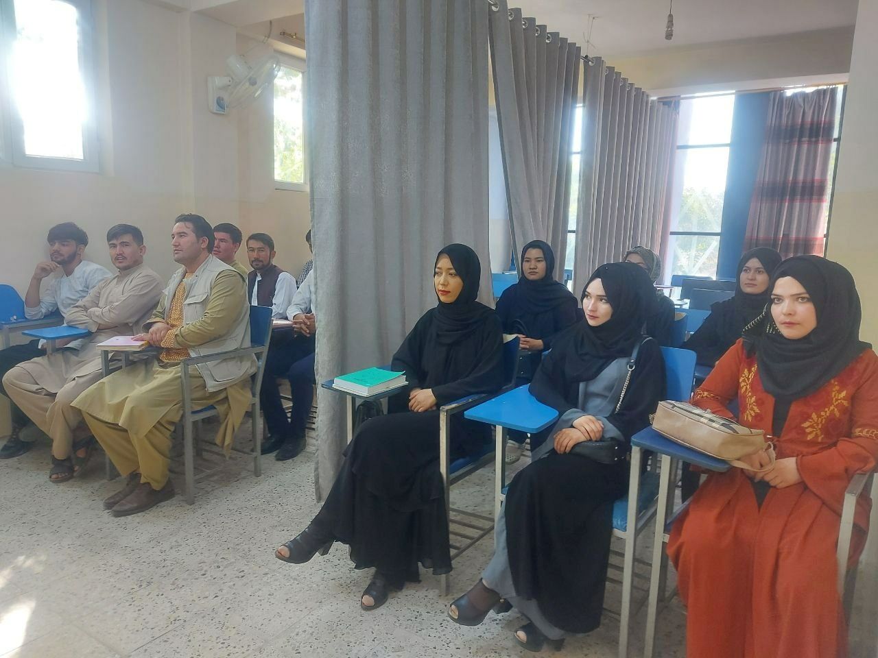 dai hoc o afghanistan mo cua tro lai tam rem lon ngan cach lop hoc nu sinh co loi di rieng1 dai hoc o afghanistan mo cua tro lai tam rem lon ngan cach lop hoc nu sinh co loi di rieng1