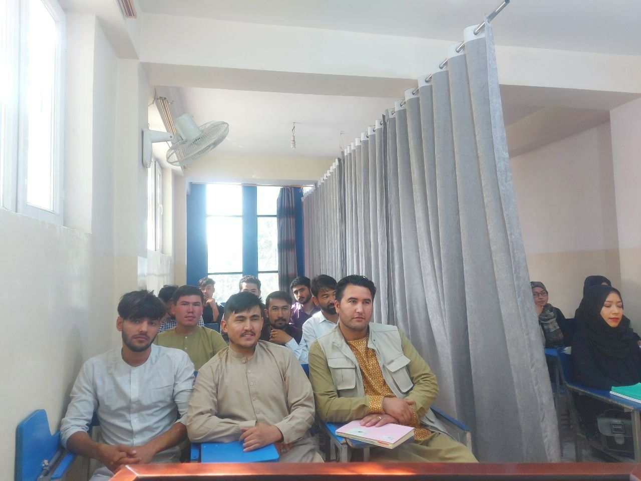 dai hoc o afghanistan mo cua tro lai tam rem lon ngan cach lop hoc nu sinh co loi di rieng2 dai hoc o afghanistan mo cua tro lai tam rem lon ngan cach lop hoc nu sinh co loi di rieng2