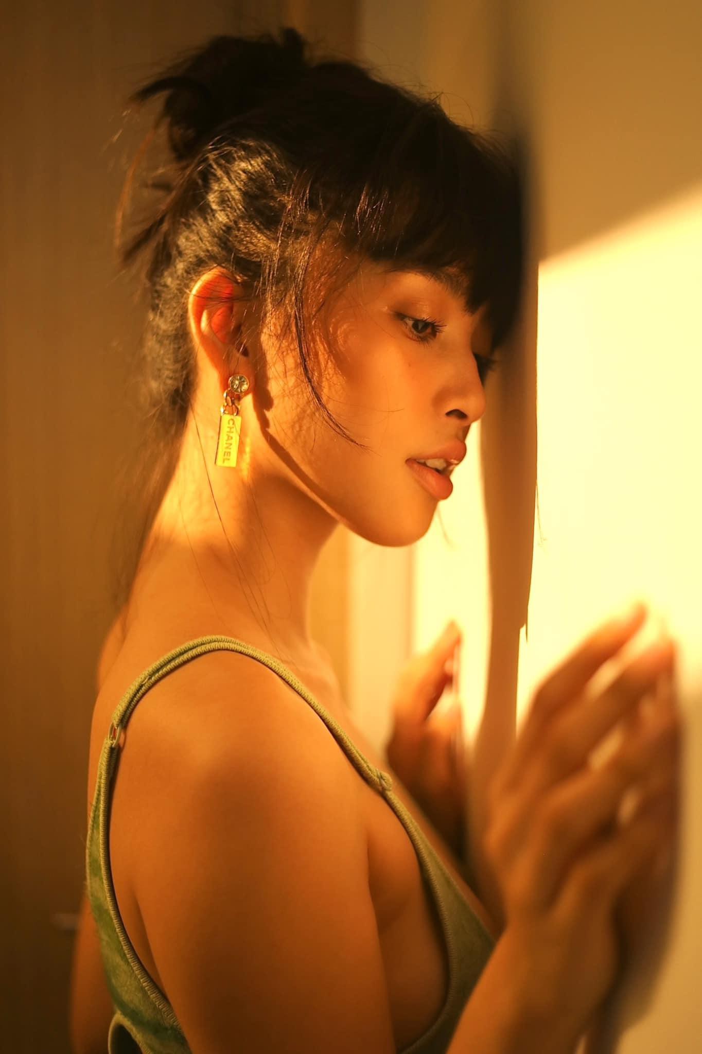 hoa hau tieu vy dien vay khoet sau khoe tron 3 vong cang tran khien ai nay xuyt xoa4 hoa hau tieu vy dien vay khoet sau khoe tron 3 vong cang tran khien ai nay xuyt xoa4