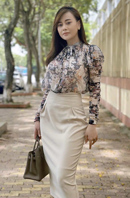 lien tuc bi dim hang voc dang trong huong vi tinh than phuong oanh len tieng giai thich7 lien tuc bi dim hang voc dang trong huong vi tinh than phuong oanh len tieng giai thich7