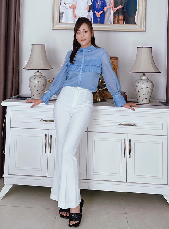 lien tuc bi dim hang voc dang trong huong vi tinh than phuong oanh len tieng giai thich8 lien tuc bi dim hang voc dang trong huong vi tinh than phuong oanh len tieng giai thich8