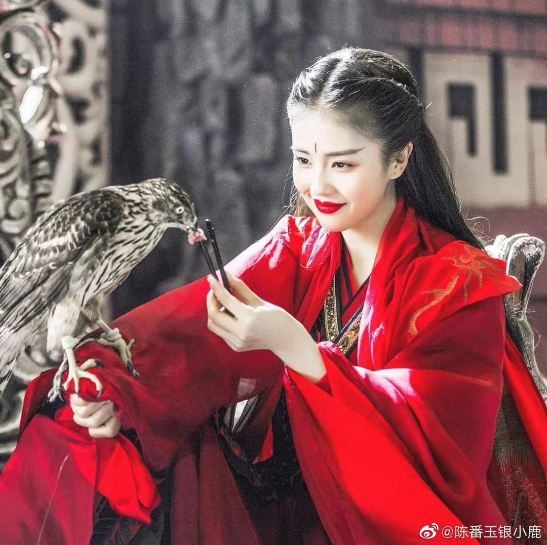 bach loc len top 1 hot search voi nhan sac long lay than thai chuan nu minh tinh hoa ngu2