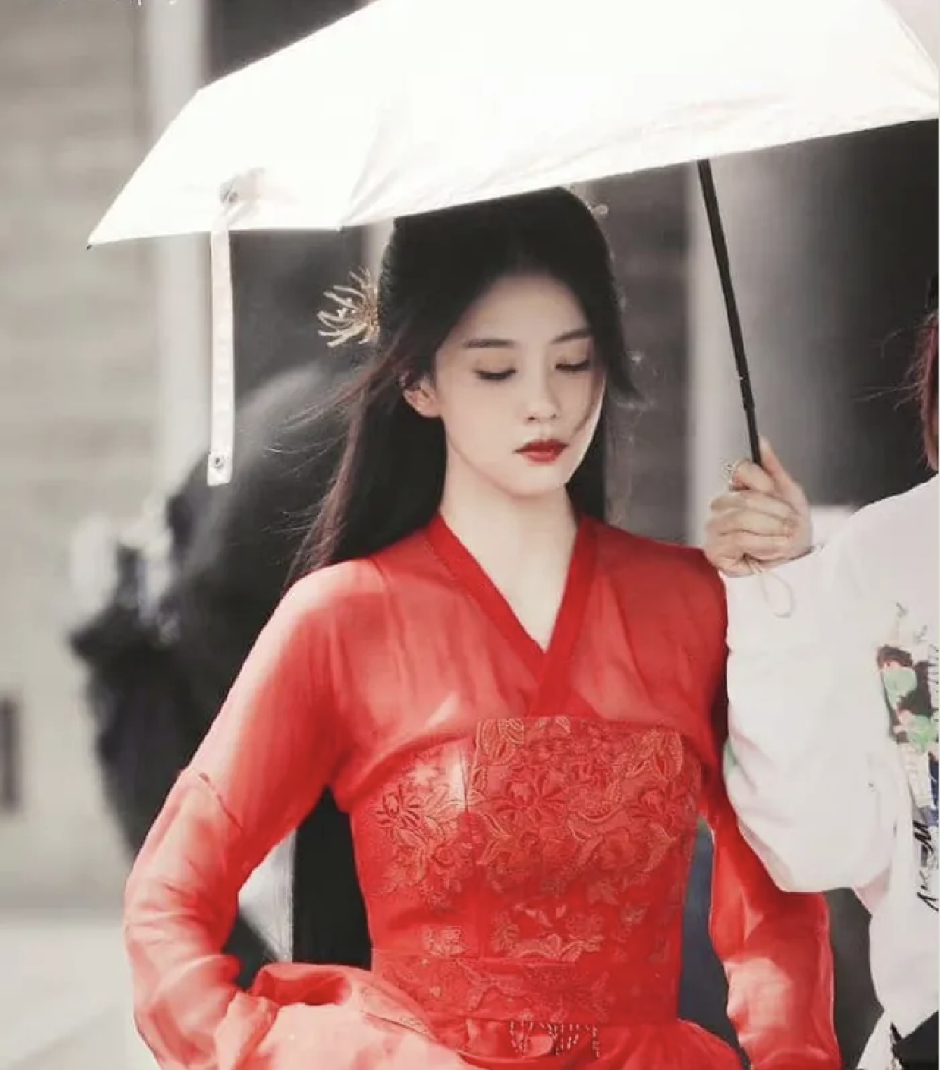 bach loc len top 1 hot search voi nhan sac long lay than thai chuan nu minh tinh hoa ngu6