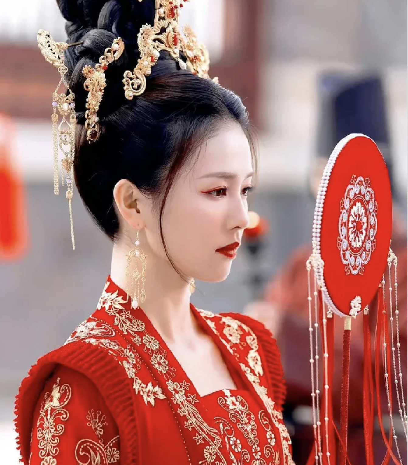 bach loc len top 1 hot search voi nhan sac long lay than thai chuan nu minh tinh hoa ngu8