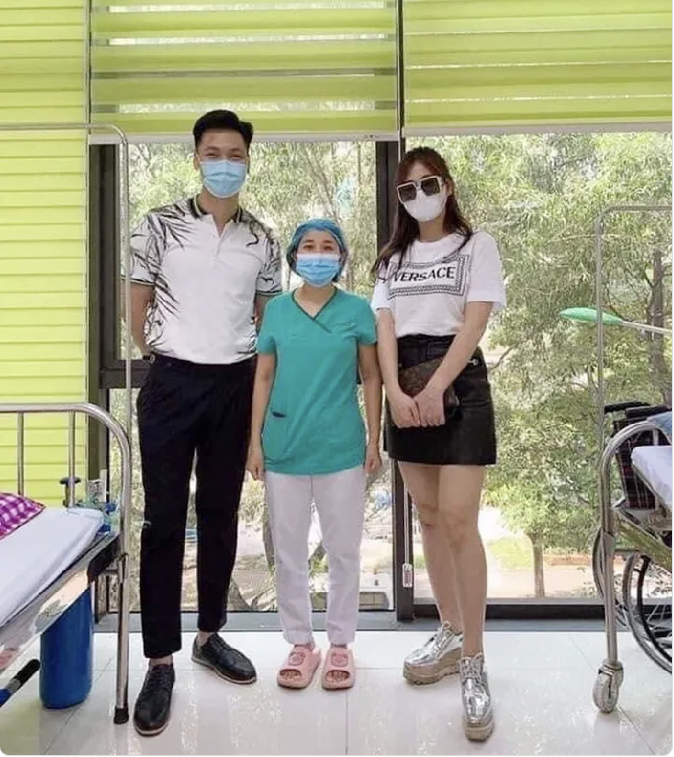 manh truong phuong oanh cung di tiem vaccine duoc fan khen ngoi nuc no vi ly do dac biet1 manh truong phuong oanh cung di tiem vaccine duoc fan khen ngoi nuc no vi ly do dac biet1