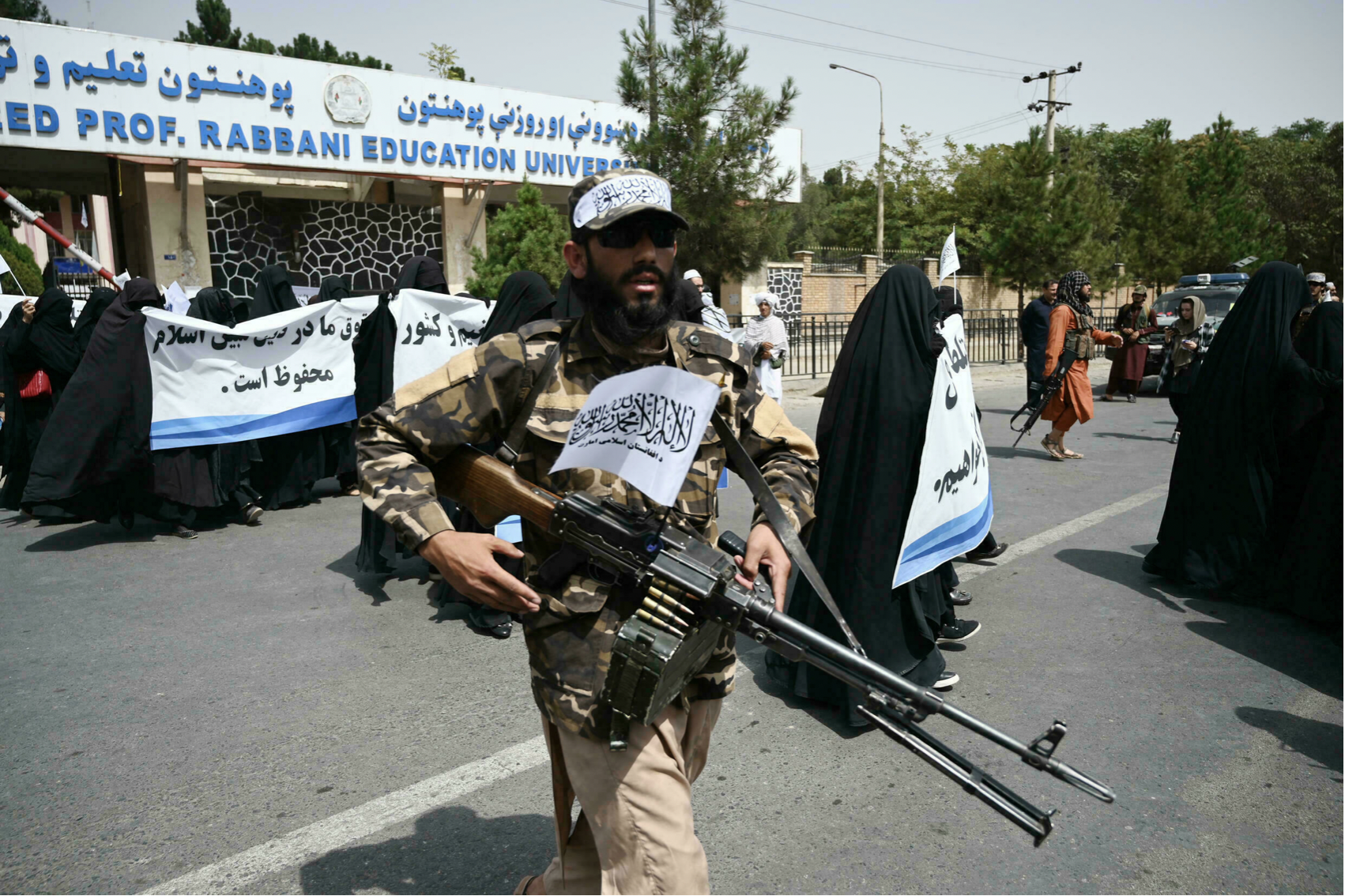 phu nu afghanistan bit kin mat ngoi o giang duong dai hoc lo ngai ve loi hua cong bang cua taliban2