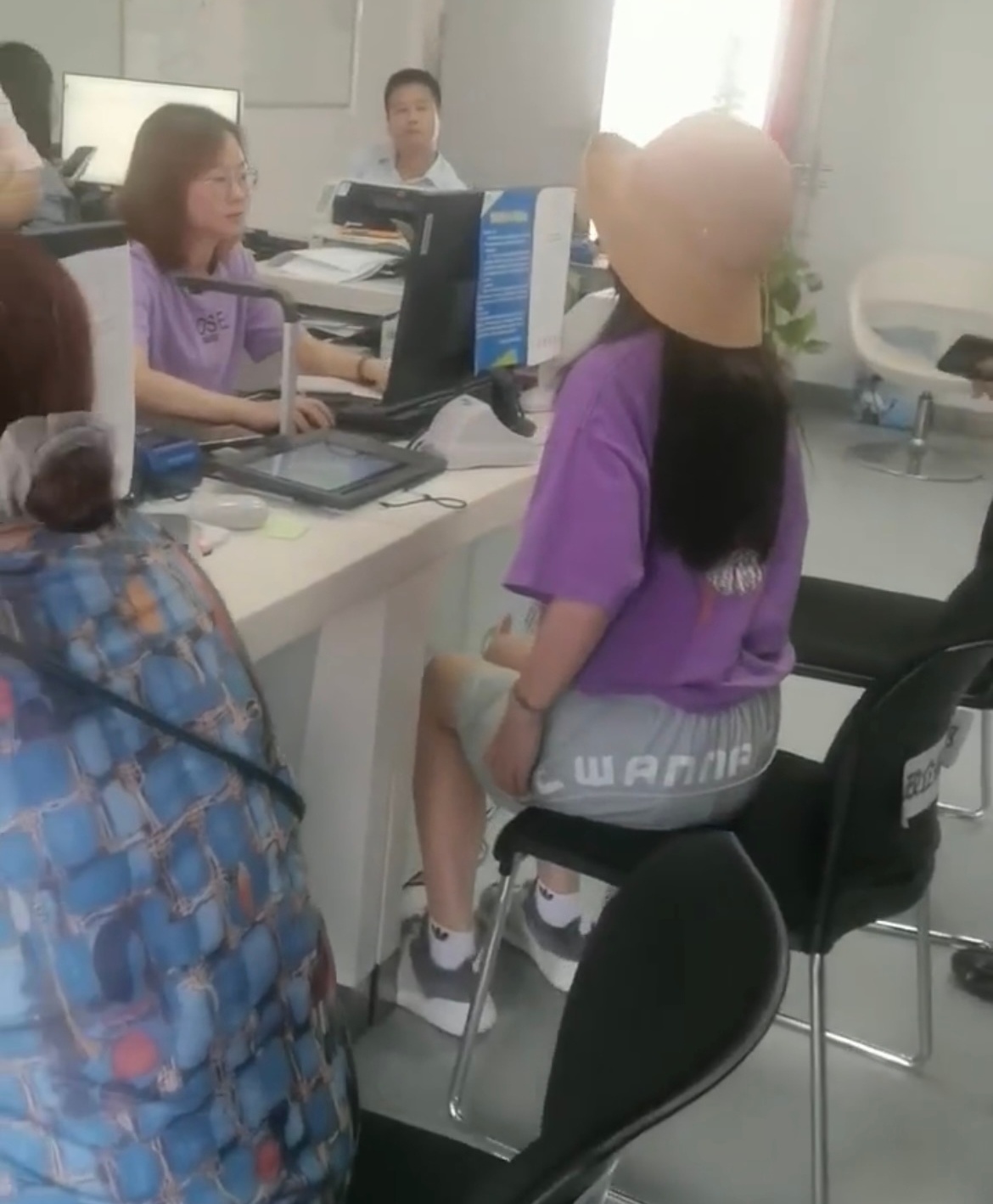 xuat hien hinh anh trieu vy o que nha sau thoi gian vuong tin don bi phong sat 2 xuat hien hinh anh trieu vy o que nha sau thoi gian vuong tin don bi phong sat 2