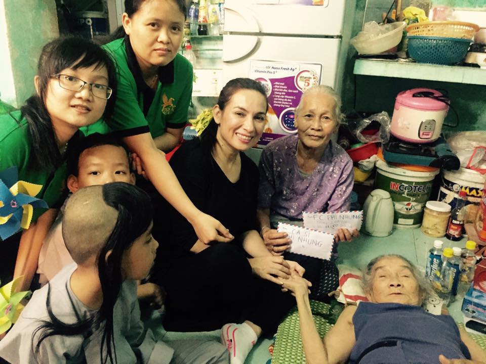 phi nhung o do tuoi u50 khong lay chong vi qua dong con 20 nam lam tu thien khap viet nam6 phi nhung o do tuoi u50 khong lay chong vi qua dong con 20 nam lam tu thien khap viet nam6