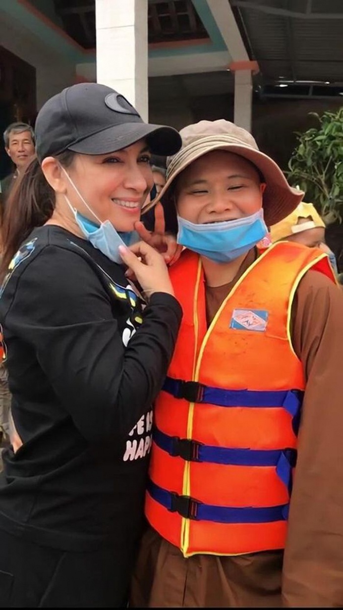 phi nhung o do tuoi u50 khong lay chong vi qua dong con 20 nam lam tu thien khap viet nam7 phi nhung o do tuoi u50 khong lay chong vi qua dong con 20 nam lam tu thien khap viet nam7