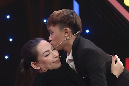 ho van cuong co dong thai dau tien sau khi nghe tin me nuoi phi nhung qua doi1 ho van cuong co dong thai dau tien sau khi nghe tin me nuoi phi nhung qua doi1
