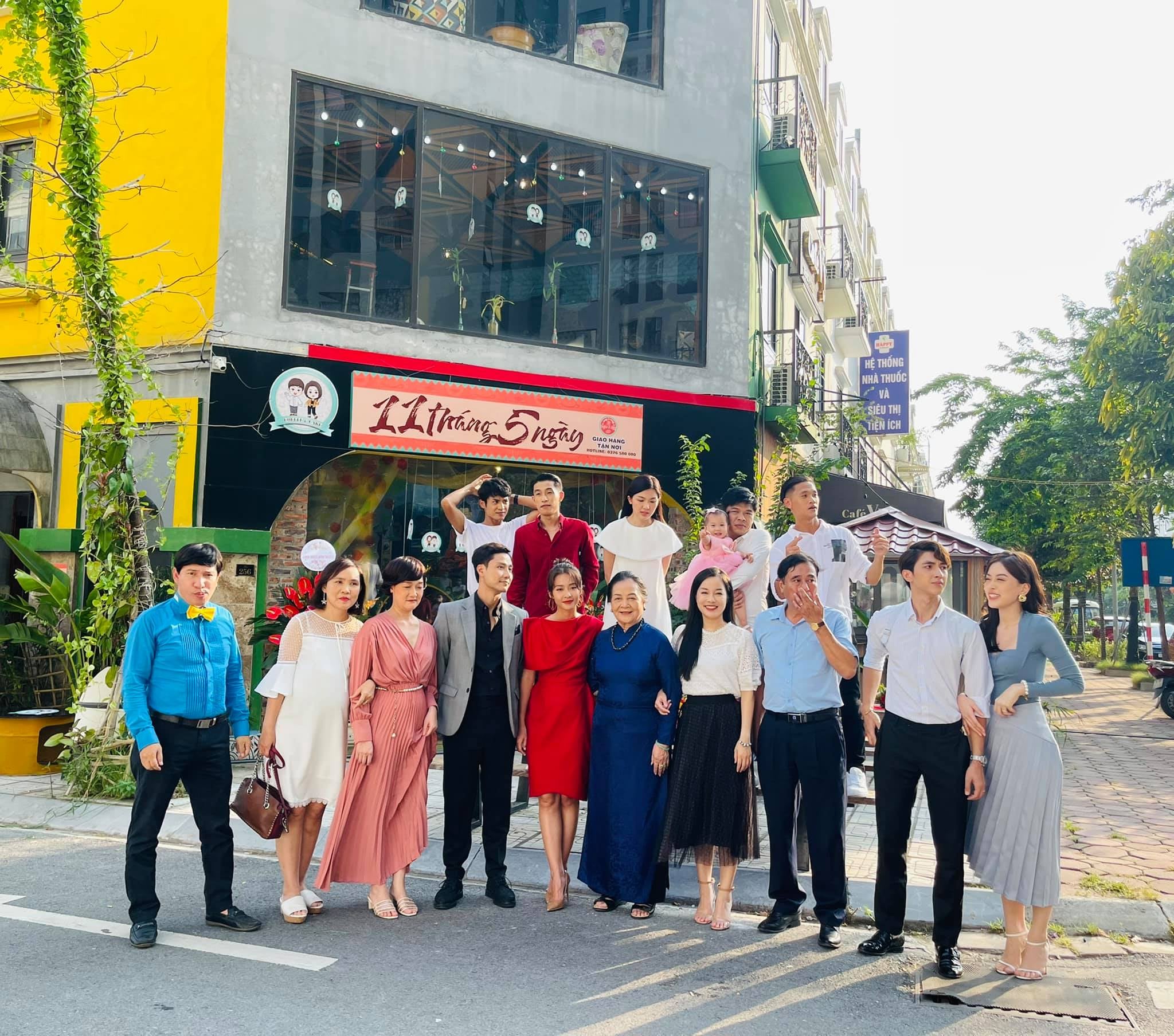 11 thang 5 ngay he lo ket phim vien man a hau phuong nga bat ngo xuat hien tai hau truong1 11 thang 5 ngay he lo ket phim vien man a hau phuong nga bat ngo xuat hien tai hau truong1