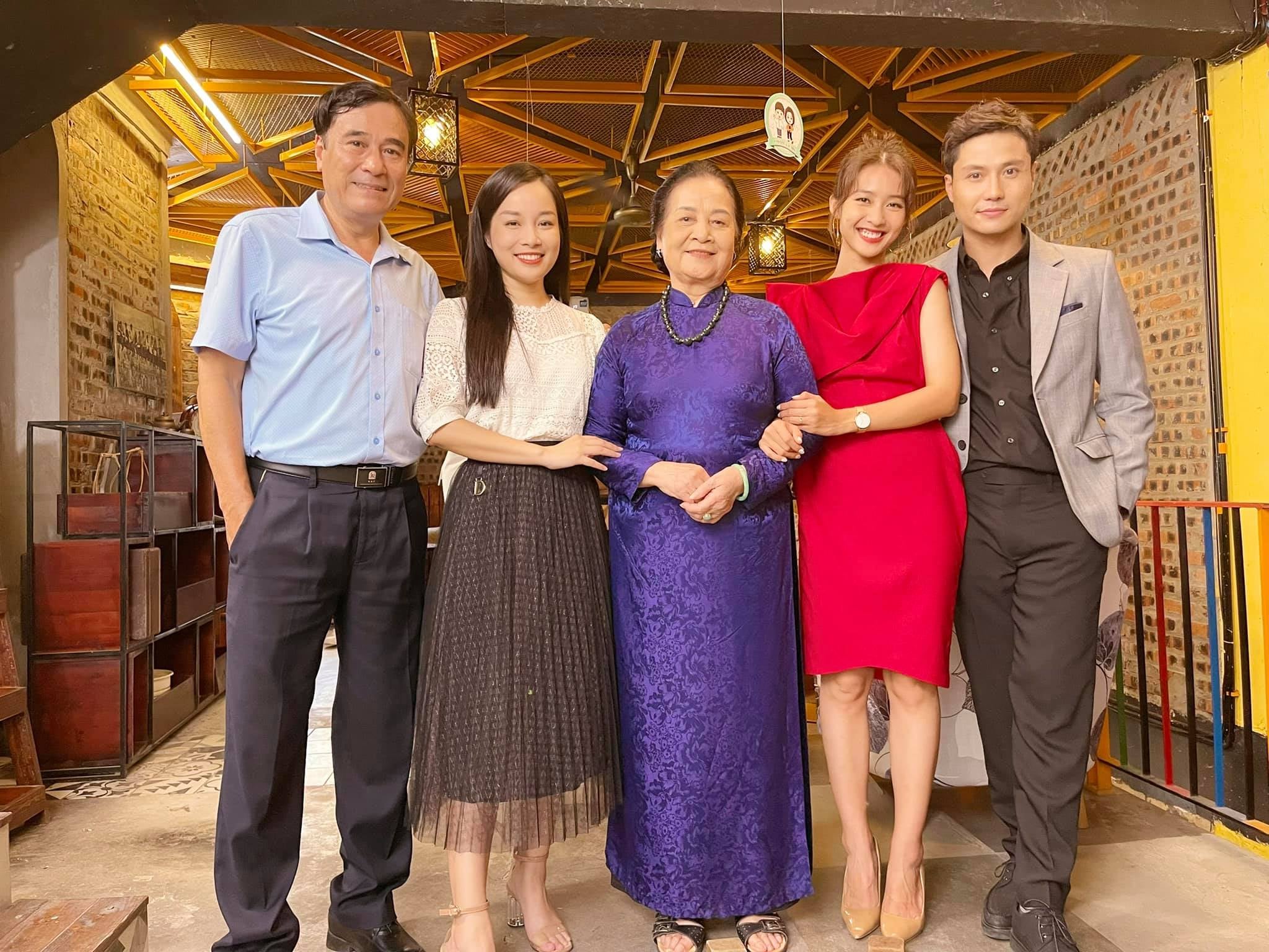 11 thang 5 ngay he lo ket phim vien man a hau phuong nga bat ngo xuat hien tai hau truong2 11 thang 5 ngay he lo ket phim vien man a hau phuong nga bat ngo xuat hien tai hau truong2