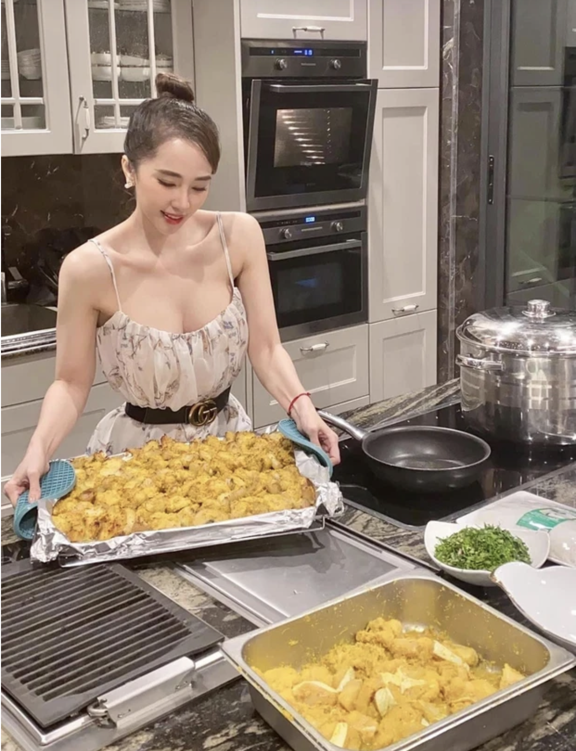 quynh nga khoe vong 1 ngon ngot dan mang lien phat hien diem trung hop voi viet anh1 quynh nga khoe vong 1 ngon ngot dan mang lien phat hien diem trung hop voi viet anh1