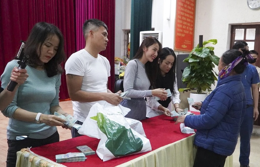 bo cong an phoi hop 7 tinh mien trung ra soat hoat dong tu thien cua ca si thuy tien 1 bo cong an phoi hop 7 tinh mien trung ra soat hoat dong tu thien cua ca si thuy tien 1