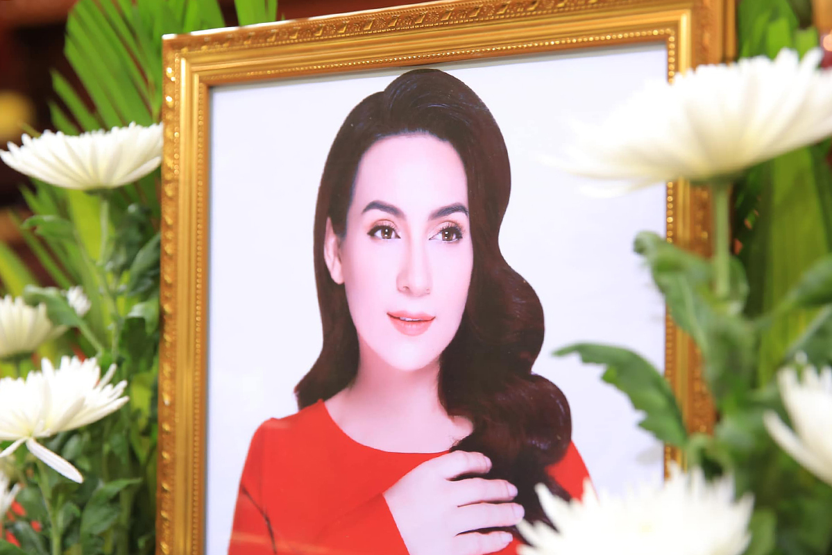 ca si phi nhung duoc dua di hoa tang khong the mang thi hai ve my 1 ca si phi nhung duoc dua di hoa tang khong the mang thi hai ve my 1