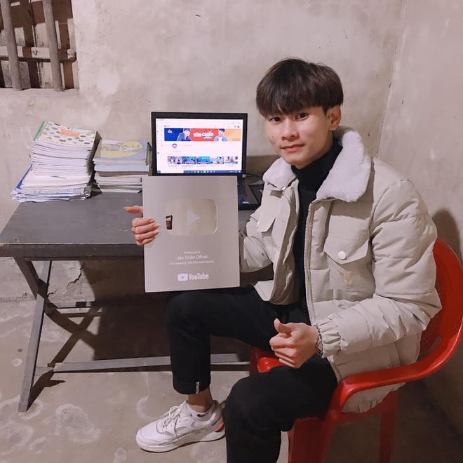 khong chiu ngoi khong vi dich covid 19 cau be mo coi nhan nut bac youtube2 khong chiu ngoi khong vi dich covid 19 cau be mo coi nhan nut bac youtube2